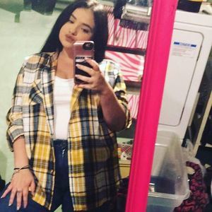 Meet your Posher, Kayla